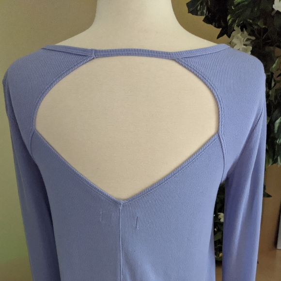 HOLLISTER Bell Sleeve Top - Picture 3 of 4